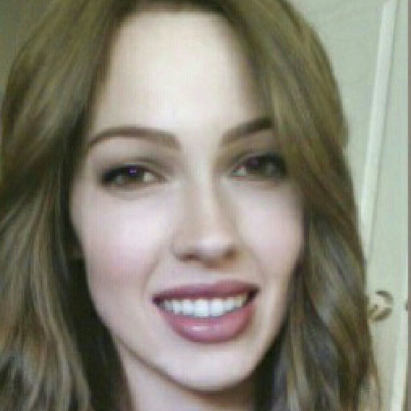 Profile Picture of Emily Andrews (@emm91) on Poshmark