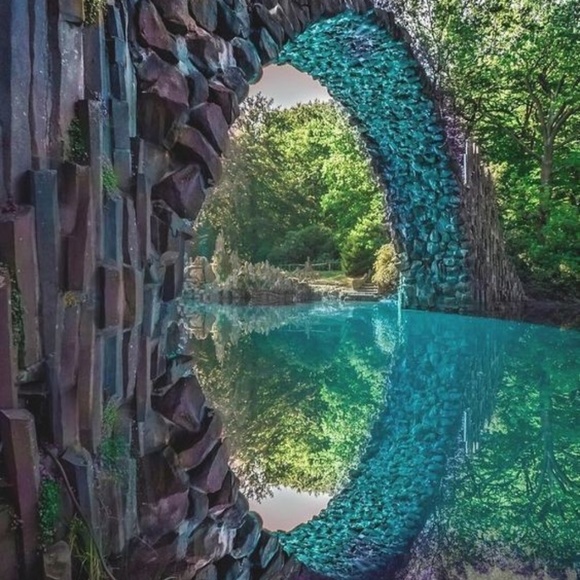 Profile Picture of Tomira Chears (@pinki8091) on Poshmark