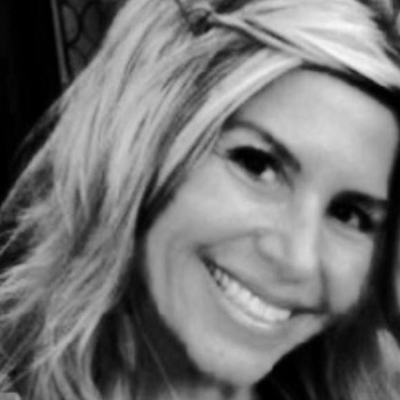 Janet Bakas - Poshmark Profile Picture of Janet Bakas (@janet_bakas) on Poshmark