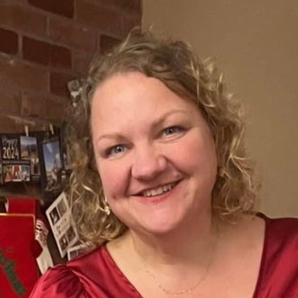 Profile Picture of Amy Faulkingham (@alf621) on Poshmark