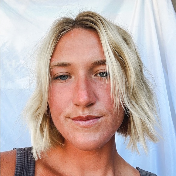 Profile Picture of Grace Walsh (@gawalsh8) on Poshmark