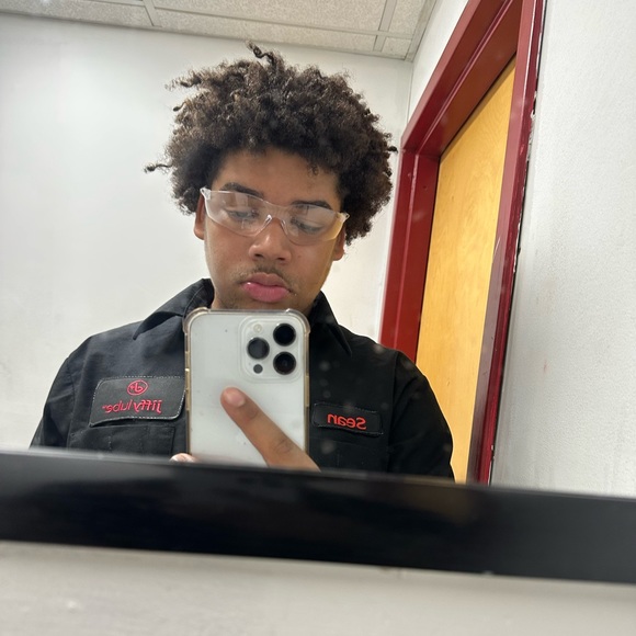 Profile Picture of Sean. Allen (@seaneallen05) on Poshmark