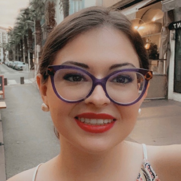 Profile Picture of Jane Potts (@janehollisp) on Poshmark
