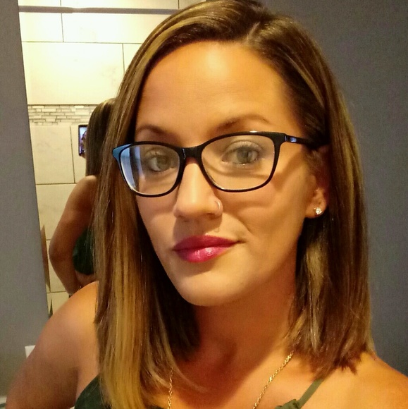 Profile Picture of Aubrey Braconnier (@aab725) on Poshmark