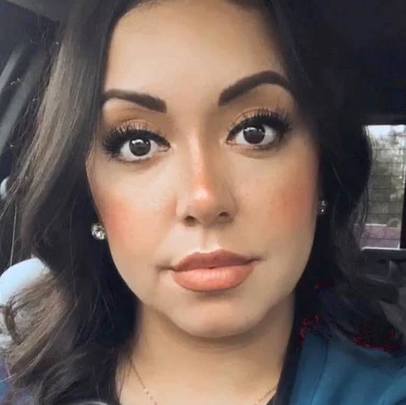Profile Picture of Kimberly Mattos (@kimmattos24) on Poshmark
