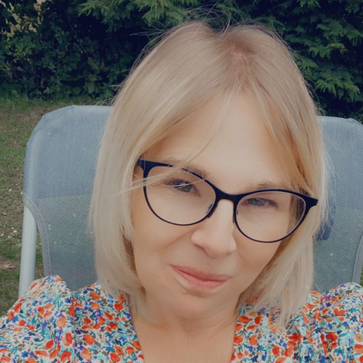 Profile Picture of Deb Burrows (@debburrows) on Tiktok