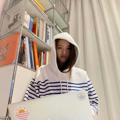 Profile Picture of Vousmevoyze (@Krystal_JungBot) on Twitter