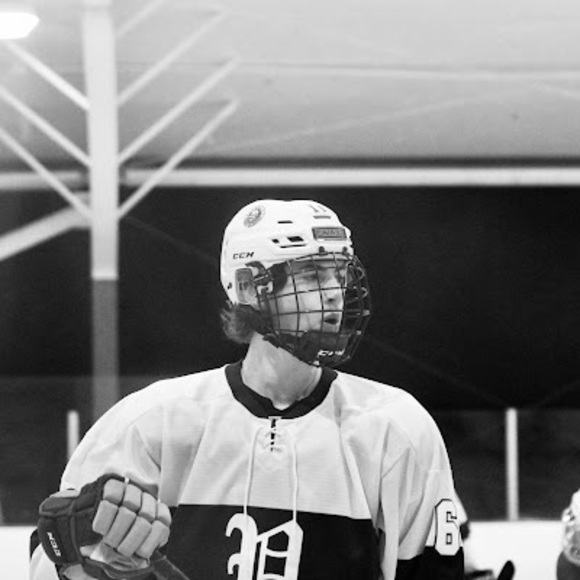 Profile Picture of Max Einbender (@maxeinbender25) on Poshmark