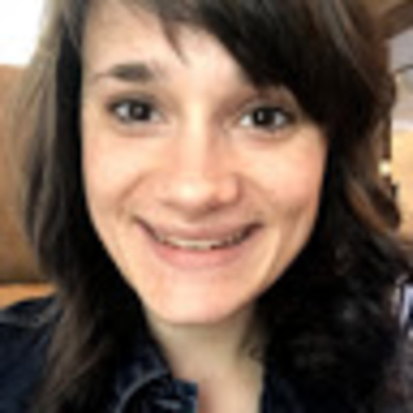 Profile Picture of Julie Karnuth (@julieakarnuth) on Poshmark