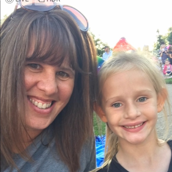 Profile Picture of Amanda Davidson (@mandybboyer) on Poshmark