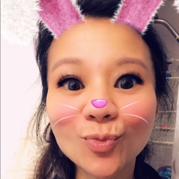 Profile Picture of Nicole Dewildt (@nicoledewildt) on Poshmark