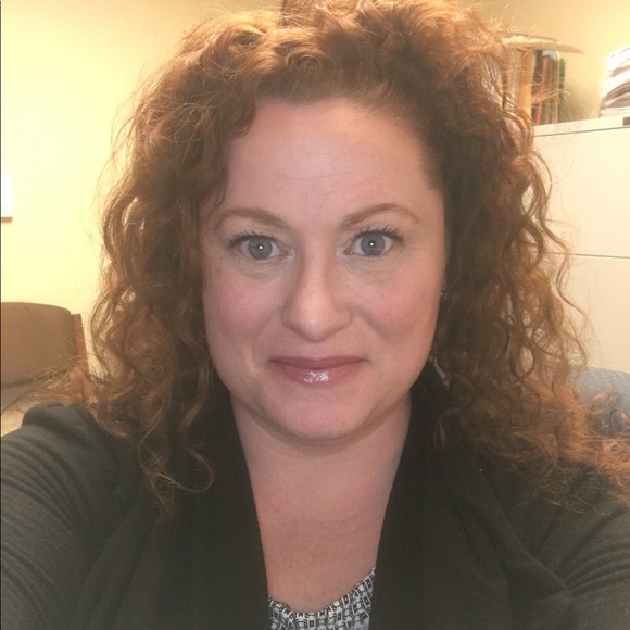 Profile Picture of Moira Murty (@moiramurty) on Poshmark