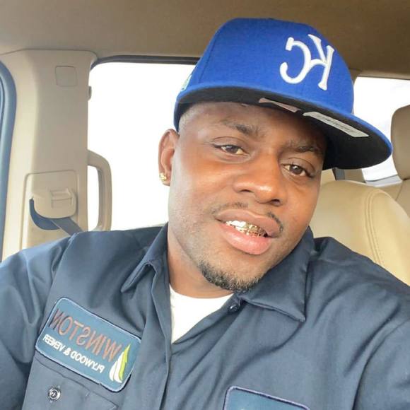 Profile Picture of Steven Doss (@sdoss2003) on Poshmark