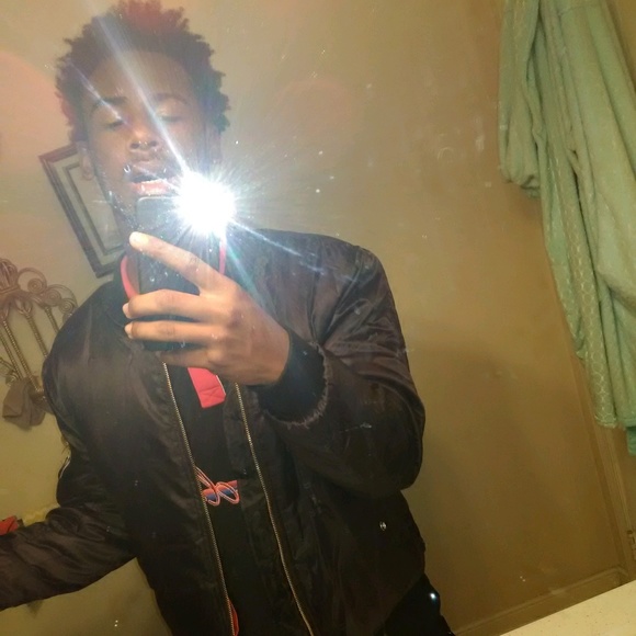 Profile Picture of Davon Battle (@dadagoat) on Poshmark