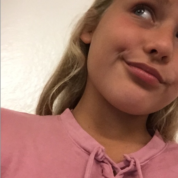 Profile Picture of Kate Thomas (@mtk_06) on Poshmark