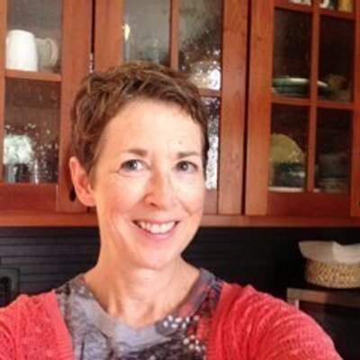 Profile Picture of Laura Reid Edwards (@laurareid50) on Twitter