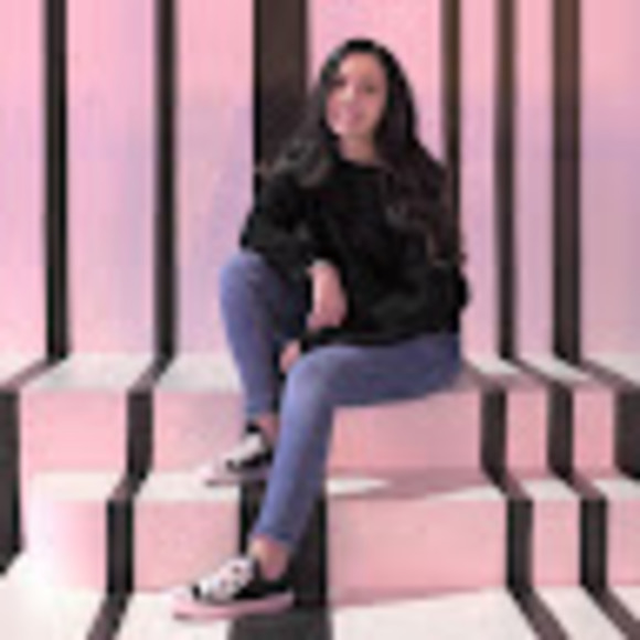 Profile Picture of Alexandra Castanon (@acastanon22) on Poshmark