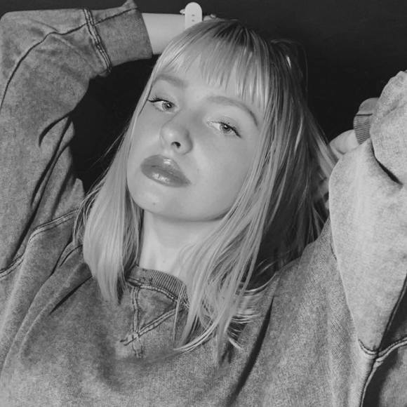 Profile Picture of Ambria Prewett (@puppy0005) on Poshmark