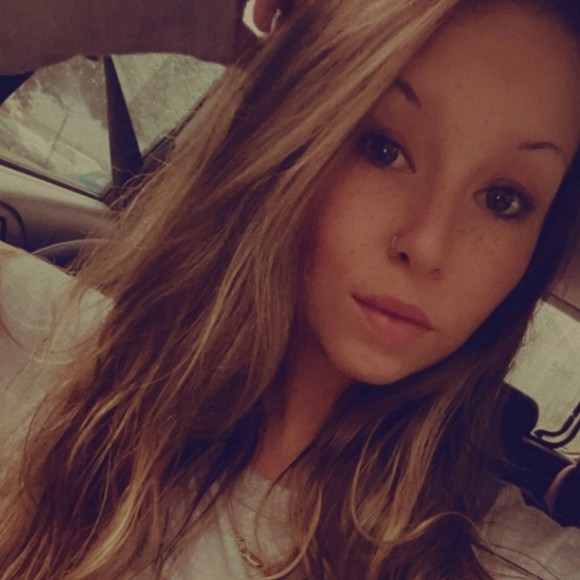 Profile Picture of Shelby Lebarron (@shelblebarron94) on Poshmark