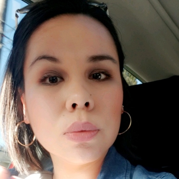 Profile Picture of Evelin Reyes (@eve2006) on Poshmark