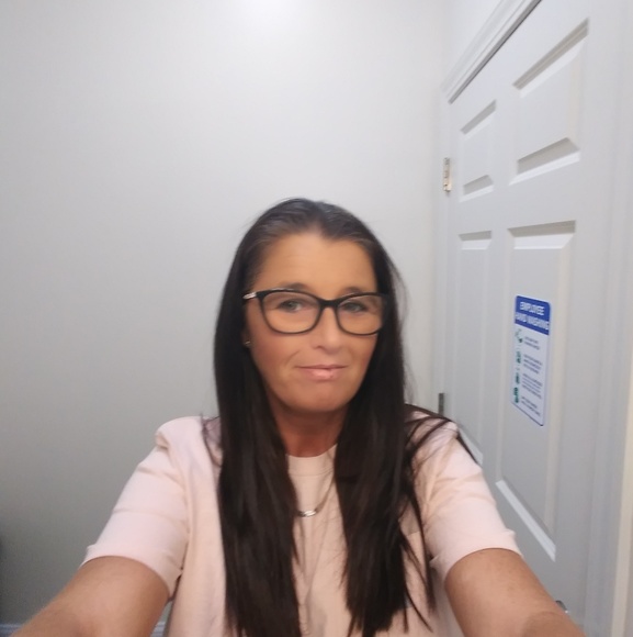 Profile Picture of Jeneen Dennis (@jeneen_moss) on Poshmark