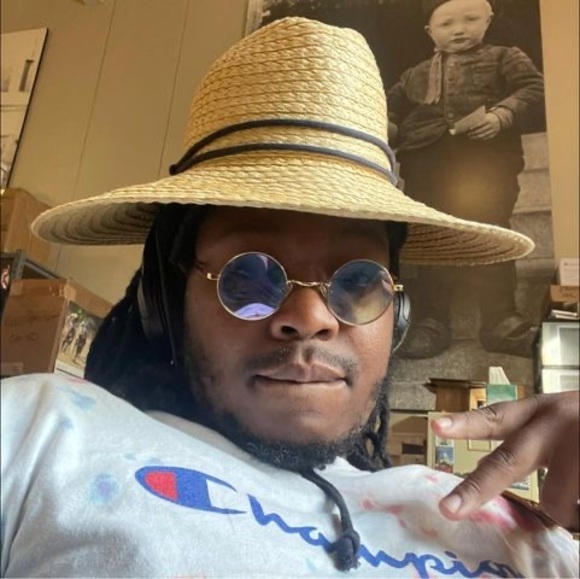 Profile Picture of Kendall James (@kendalljames840) on Poshmark