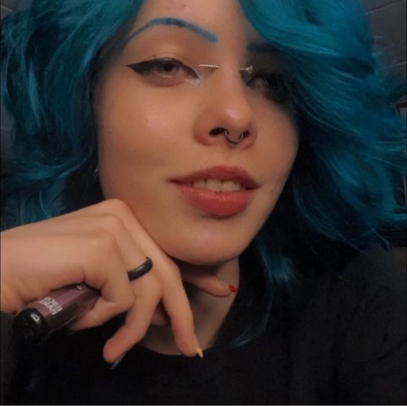 Profile Picture of Haley Dahmer (@capnlightweight) on Poshmark