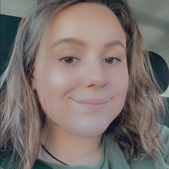 Profile Picture of Nina Candelmo (@ninacandelmo) on Poshmark