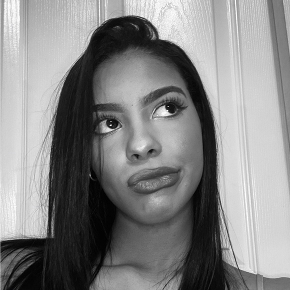 Profile Picture of Priscila Esquea (@pequea24) on Poshmark