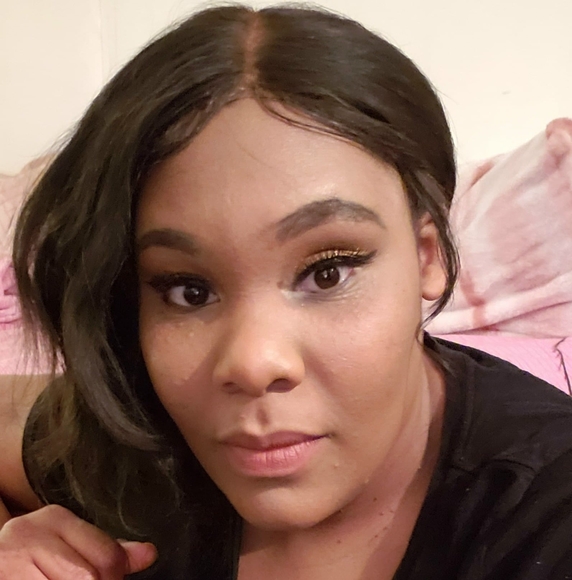Profile Picture of Asia Simmonds (@kueenasia28) on Poshmark