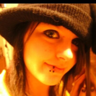 Profile Picture of Amber Simonson (@pandabear1716) on Twitter