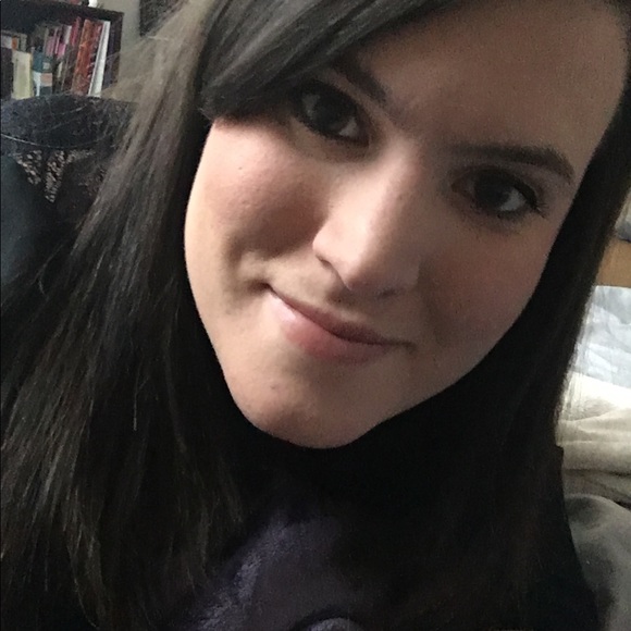 Profile Picture of Hannah Tocci (@hannah_tocci) on Poshmark