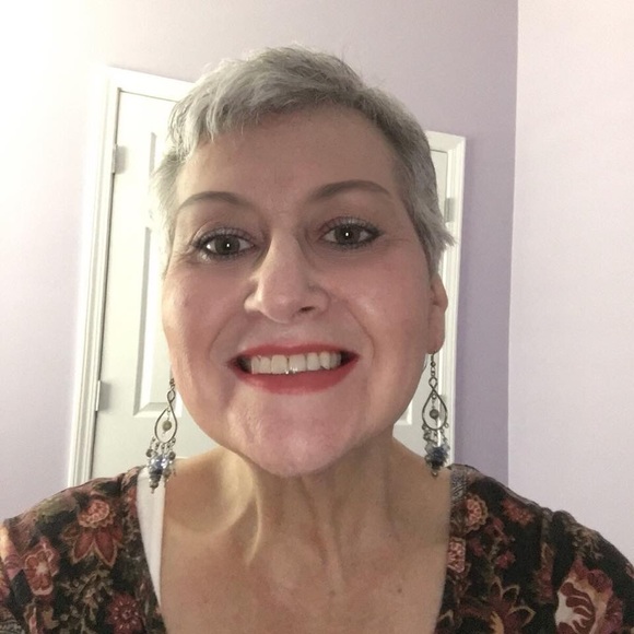 Profile Picture of Liza Berks (@elfay759) on Poshmark