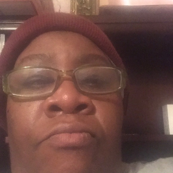 Profile Picture of Lisa Guy (@lisaguy67) on Poshmark