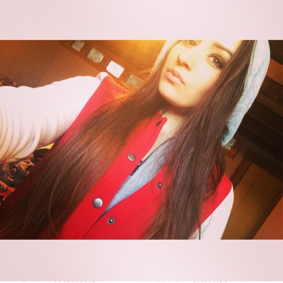 Profile Picture of Sylvia Bridgeo (@sylviab8) on Poshmark