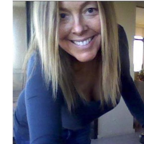 Profile Picture of Robyn Field (@robynxx88) on Poshmark