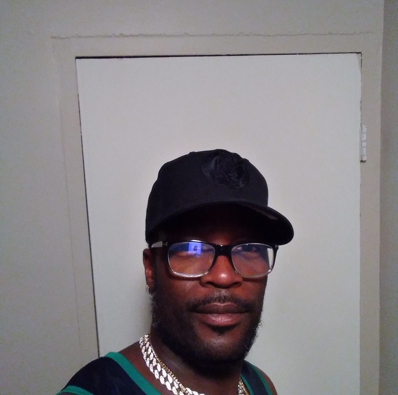 Profile Picture of Christopher Bonney (@christopherb402) on Poshmark