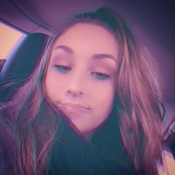 Profile Picture of Paris Scully-jones (@parisjade444) on Poshmark