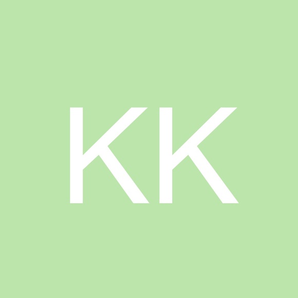 Profile Picture of Kat Kelliher (@katinabox) on Poshmark