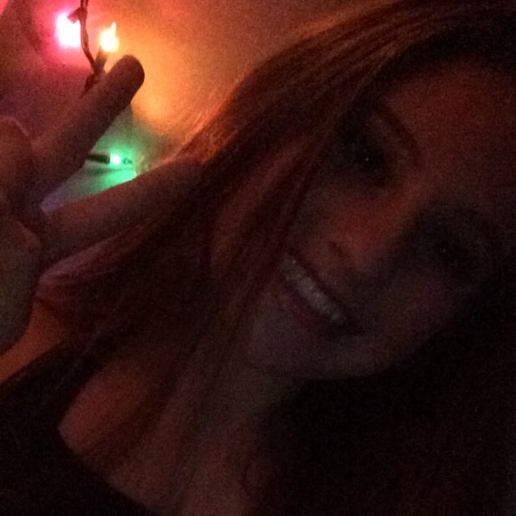 Profile Picture of Samantha Konermann (@samanthak62) on Poshmark