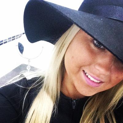 Profile Picture of B L O N D I E ♡ (@StephanieBlackX) on Twitter