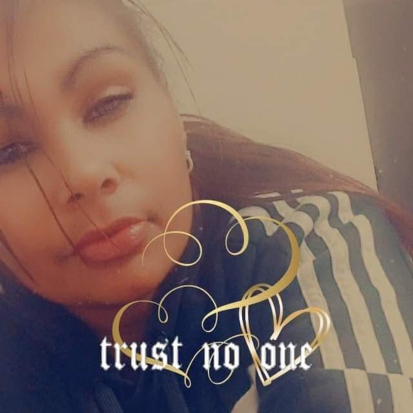 Profile Picture of Elexzandra Akee (@elexzandra_akee) on Poshmark