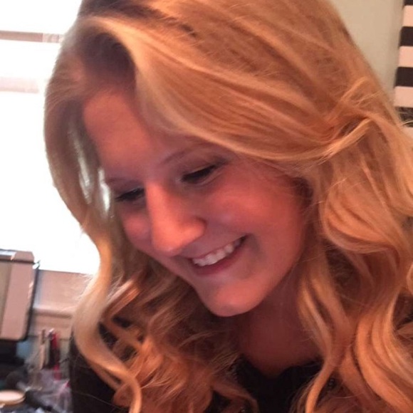 Profile Picture of Julia Reimer (@jleereimer) on Poshmark