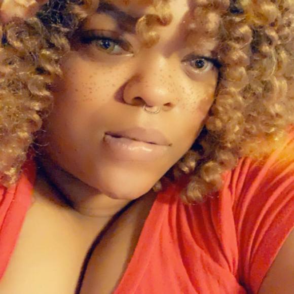 Profile Picture of Eve Smallest circle ever (@nevett) on Poshmark