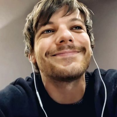 Profile Picture of 👑 (@RoseAndDagger69) on Twitter