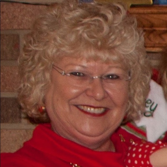 Profile Picture of Phyllis Huffman (@huffbabe) on Poshmark