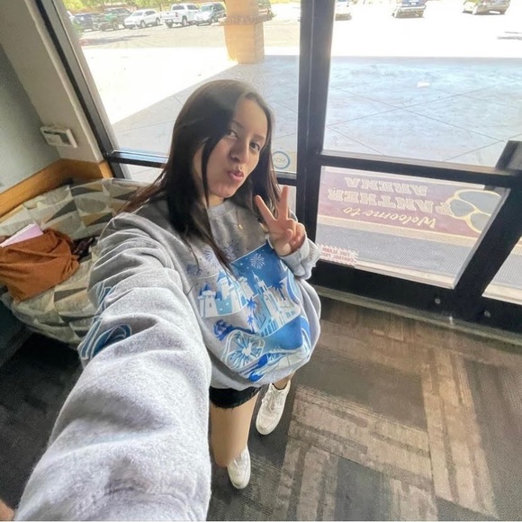 Profile Picture of Bianca Pineda (@biancakpineda) on Poshmark