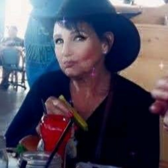 Profile Picture of Marlene Shields (@marlene_shields) on Poshmark