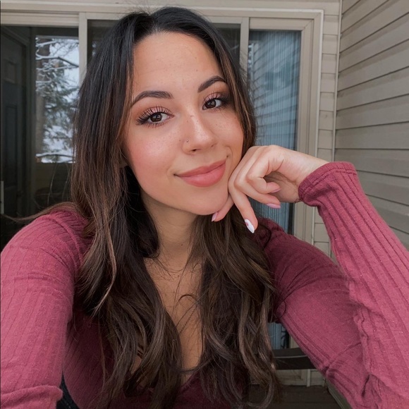 Profile Picture of Maury Maury (@marisol_cx) on Poshmark