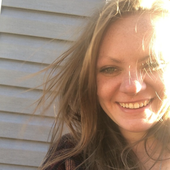 Profile Picture of Savannah Blevins (@savannahblev641) on Poshmark